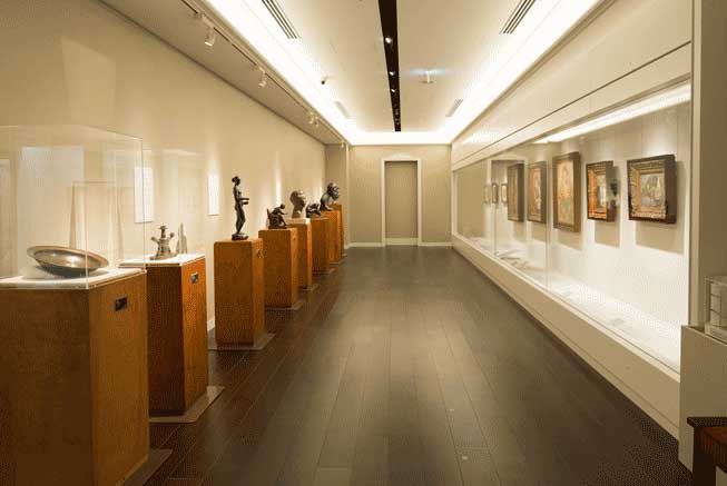 中村屋サロン美術館の展示室